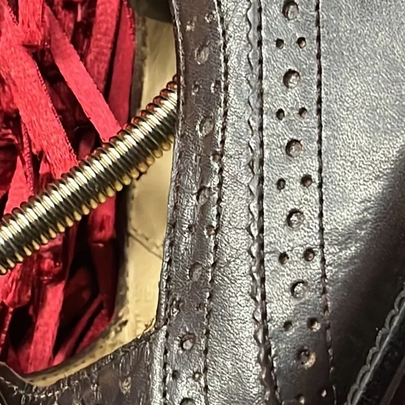 Kenneth Cole wingtip Leather stacked wood heel brown leather perf. vintage pump - Picture 6 of 12